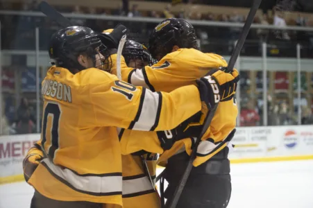 Huskies hockey hits the road to face St. Cloud State